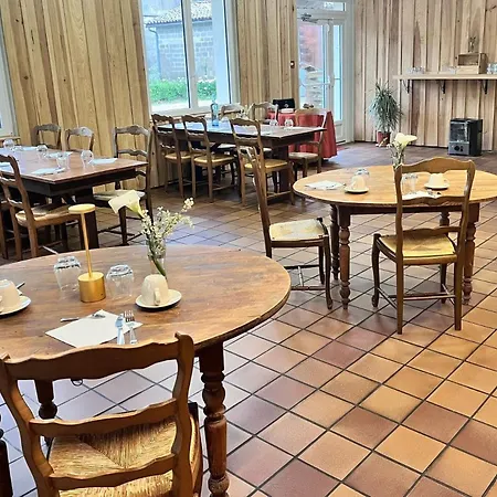 Restaurant Platanes - Kb Group 2* Etauliers