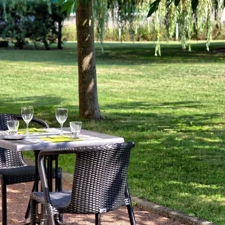 Hotell Restaurant Platanes - Kb Group Etauliers