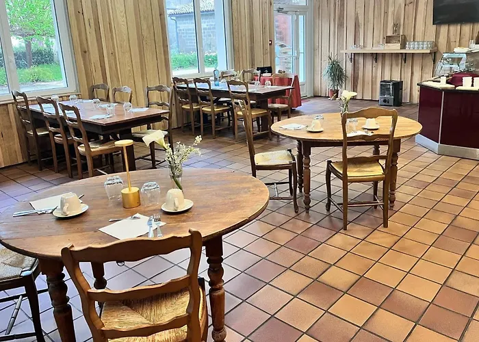 Restaurant Platanes - Kb Group 2* Etauliers