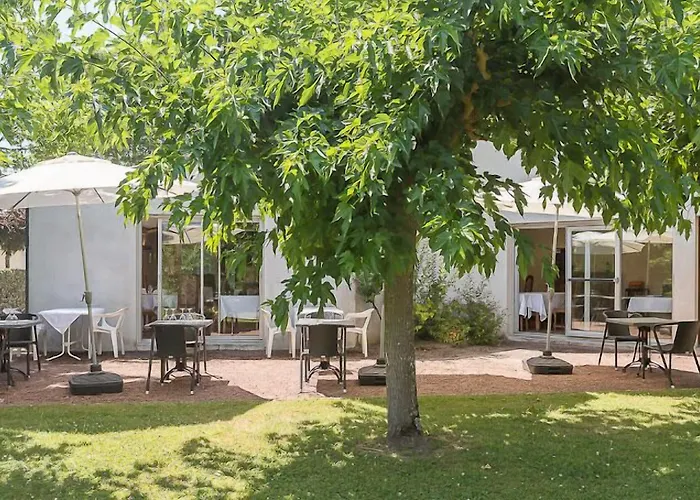 Restaurant Platanes - Kb Group Hotell Etauliers