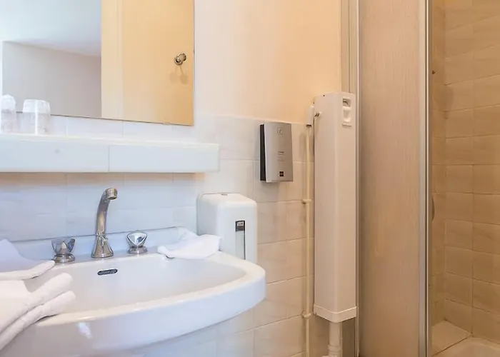 Restaurant Platanes - Kb Group Hotell Etauliers