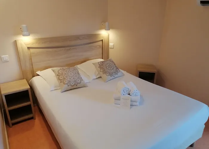 Hotell Restaurant Platanes - Kb Group Etauliers